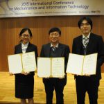2015年12月ICMITにて3件の論文賞受賞　博士後期課程　陶さん，卒業生の張君(不在のため江先生が代わりに受取り)，森田助教